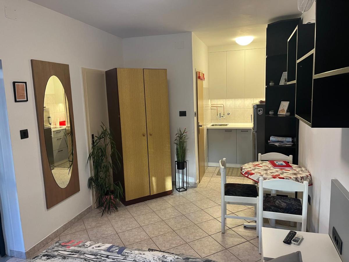 Lounge Appartment Luna ポレッチ エクステリア 写真